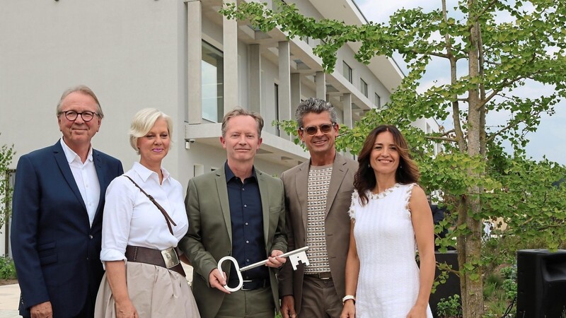 Sind stolz auf das, was sie gemeinsam geschaffen haben: die Architekten Johannes Berschneider, Gudrun Berschneider und Rico Lehmeier sowie Josef Rädlinger junior und Petra Rädlinger.