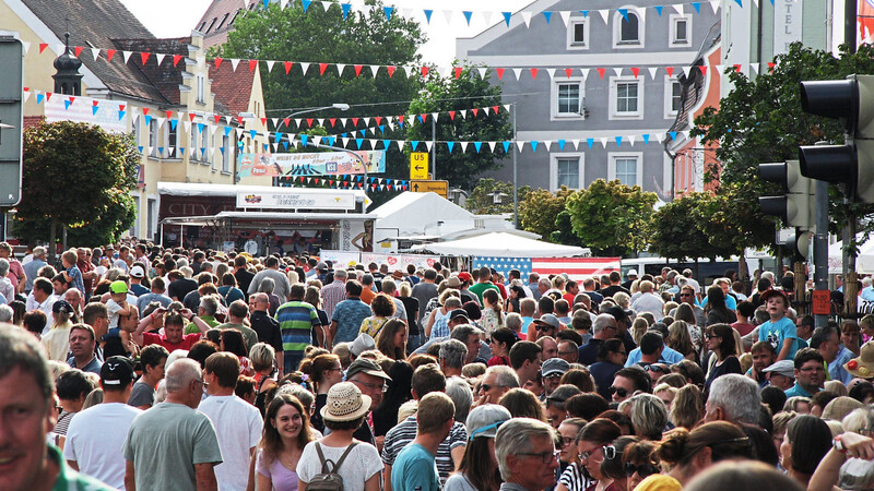 Die Stadt geht von rund 15 000 Besuchern beim Altstadtfest "Roding International" aus.