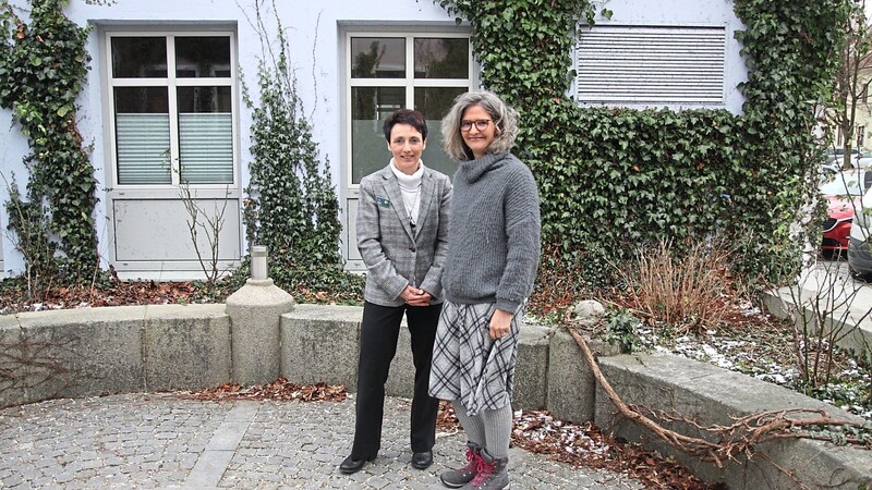Birgit Rötzl von der Jugendhilfeplanung sowie Susanne Gruber, Beraterin von SAGS, die den Teilplan der Kindertagesbetreuung vorstellte.