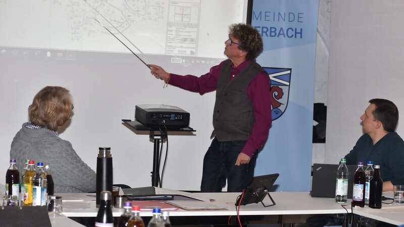 In der jüngsten Gemeinderatssitzung in Baierbach stellte Bauingenieur Göran Brandhorst die Maßnahmen zur Minderung von Starkregenereignissen und zur Sanierung des Kanalnetzes vor.