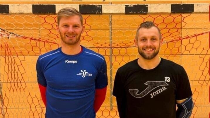 Ondrej Simunek (links) und Martin Kovarik verstärken die Chamer Handballer in der Landesliga Nord.