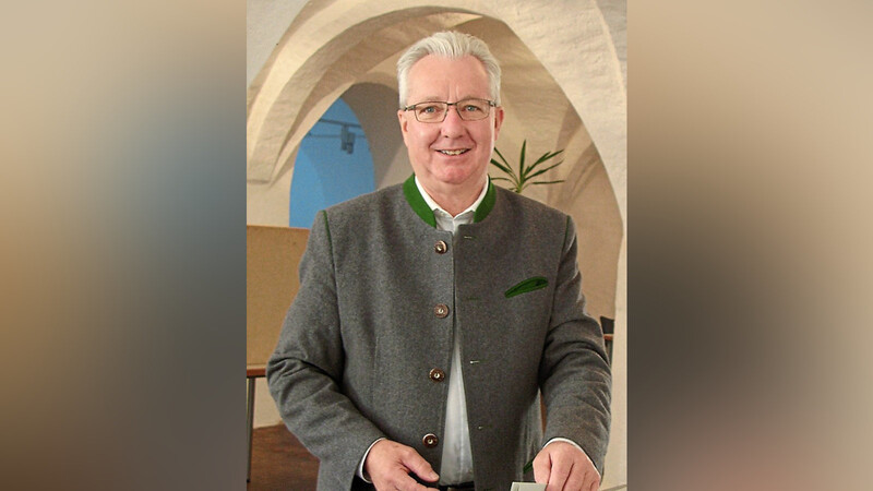 Bogens Altbürgermeister Franz Schedlbauer wird am Freitag 70 Jahre alt.