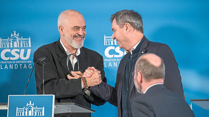 Albaniens Ministerpräsident Edi Rama (l.) verteilt viel Lob an CSU-Chef Markus Söder (r.) und EVP-Vorsitzenden Manfred Weber. Für die CSU bestimmen die Themen Verteidigungsfähigkeit und Migration die Europawahl.
