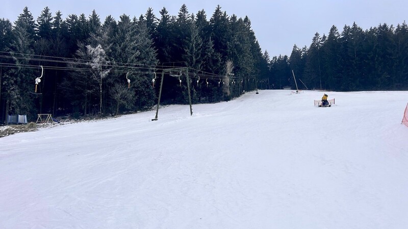 Wenn das Wetter mitspielt, öffnet der Skilift am Kapellenberg in Sankt Englmar von Freitag bis Sonntag.