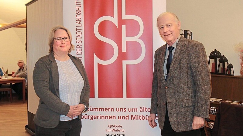 Doris Rudolf von der Münchner Koordinationsstelle Wohnen im Alter und Franz Wölfl, Vorsitzender des Seniorenbeirats der Stadt Landshut