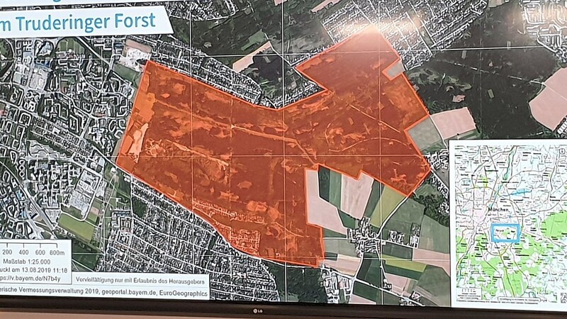 Das rot markierte Gebiet im Truderinger Forst ist das Kerngebiet bei der Suche nach den vermissten Frauen.
