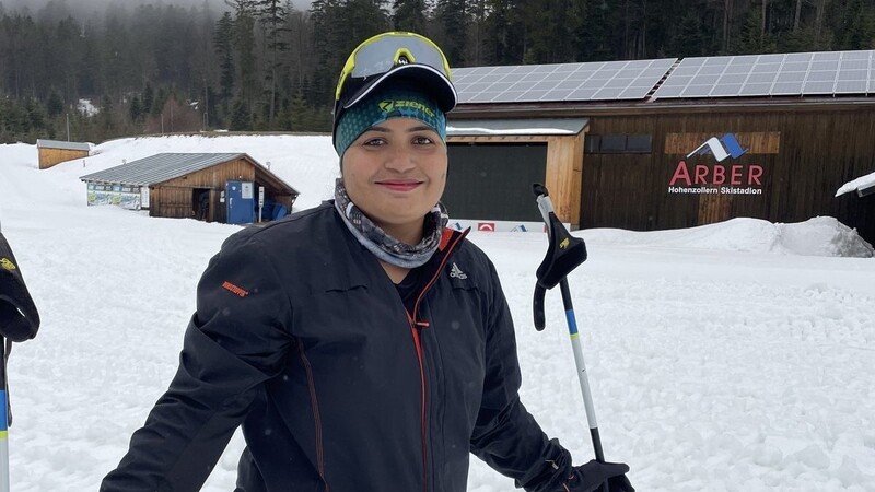 Kurzer Stopp für das Foto: Rana Vikas beim Training im Hohenzollern Skistadion. Auch im Biathlon nahm sie schon an indischen Meisterschaften teil.