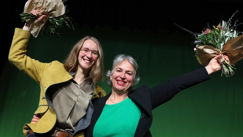 Eva Lettenbauer (l.) und Gisela Sengl führen als Doppel-Spitze ab sofort die bayerischen Grünen an.