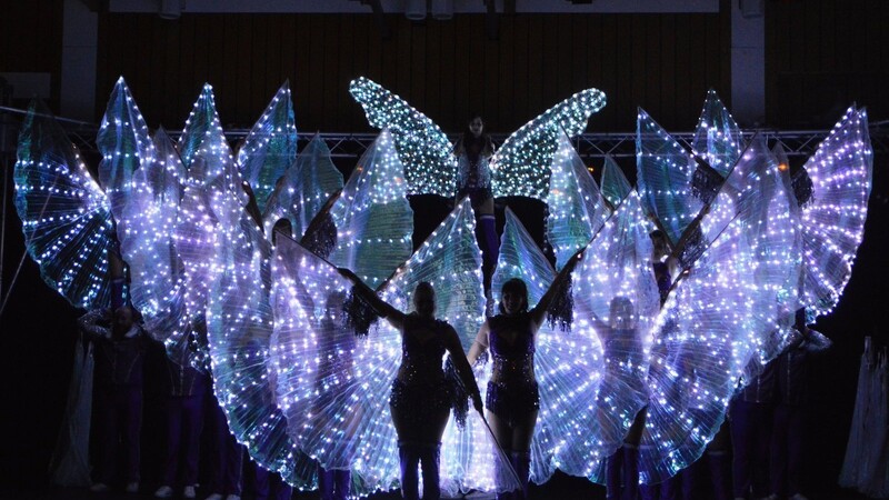 Die Showfunken aus Taufkirchen beeindruckten auch mit ihren Leuchtflügeln.