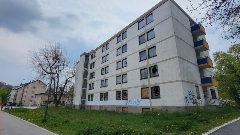 Für das Jugendwohnheim-Areal an der Marienburger Straße will der Investor das alte Jugendwohnheim (im Bild) erhalten und durch drei Gebäuderiegel ergänzen. Diese Änderung des Bebauungsplans hat der Stadtrat nun abgelehnt.