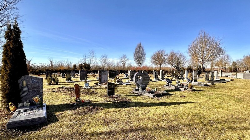Seit 2013 gibt es auf dem Nordfriedhof eine islamische Abteilung mit rund 60 Grabstellen; aktuell sind dort nur noch etwa zehn Grabplätze frei.