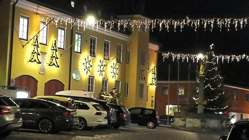 Die Weihnachtsbeleuchtung erhellt die Stadt Landau nach wie vor. Im Stadtrat gab es dazu am Montagabend eine kritische Nachfrage.