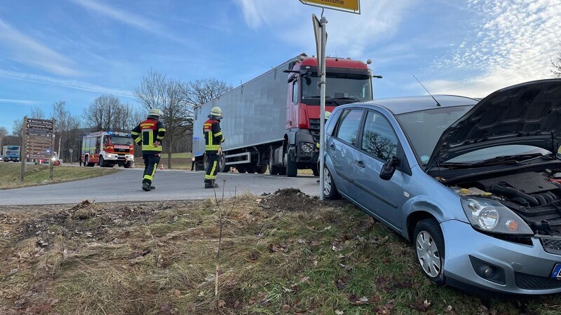 Am Dienstagnachmittag kam es bei Kummersdorf zu einer Kollision eines Autos mit einem Lastwagen.