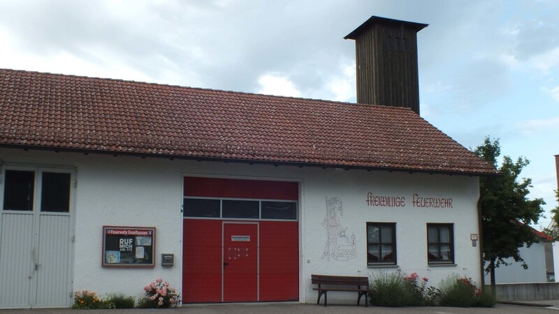Ersatz dringend gesucht: Das Feuerwehrhaus in Kirchdorf. Bürgermeister Michael Krumbucher ist noch auf der Suche.