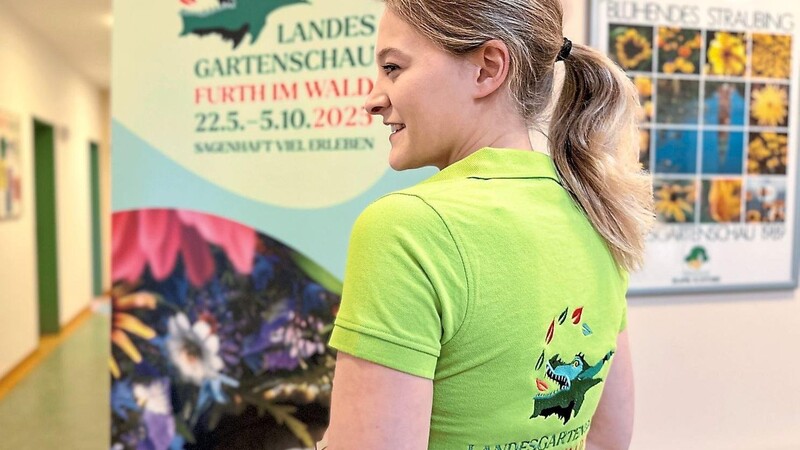 Dorothee Simeth wird heute den Info-Abend leiten. Gestern stellte sie bereits das neue, offizielle T-Shirt der Landesgartenschau vor.
