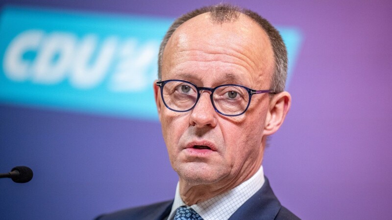CDU-Chef Friedrich Merz geißelt empört die geplante Bundestagswahlkreisänderungen als "Wahlrechtsmanipulationen".