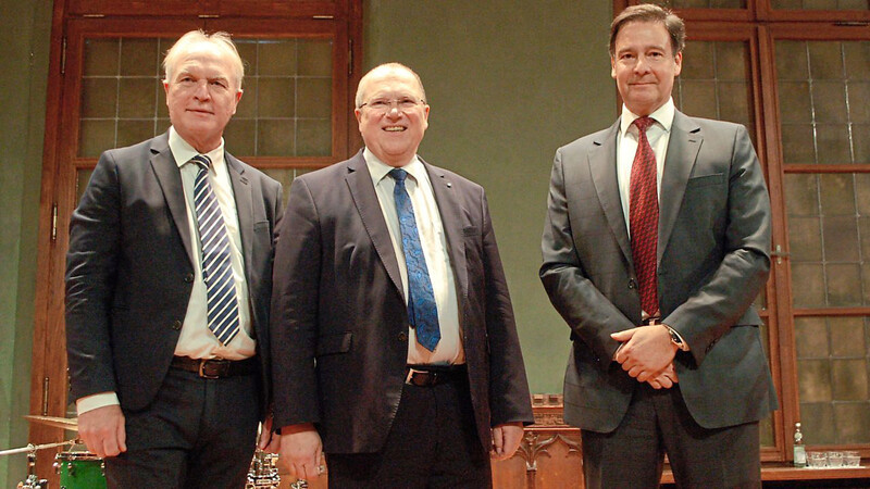 Clemens Prokop, der Amtschef des Bayerischen Justizministeriums, Prof. Dr. Frank Arloth, und Dominic Mandl (von links)