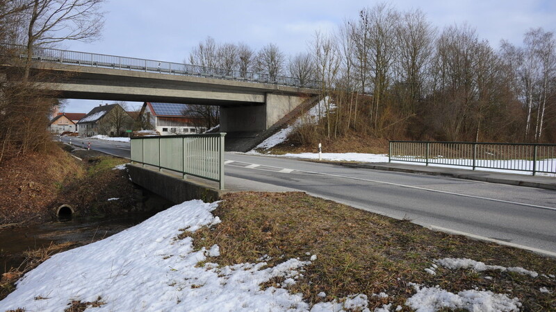Die Brücke bei Eiselsdorf ist eine der beiden Brücken im Zuge der Staatsstraße, die erneuert werden muss.