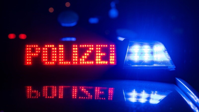Zwei Polizisten sind bei einer Verfolgungsjagd in Landau verletzt worden.