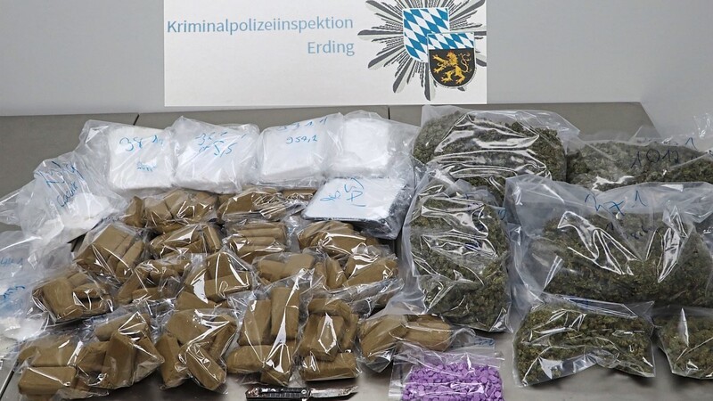Ein ziemlicher Schlag gegen die Rauschgift-Szene gelang der Polizei. Insgesamt wurden über 21 Kilogramm Betäubungsmittel sichergestellt.  Foto: Polizeipräsidium Oberbayern Nord
