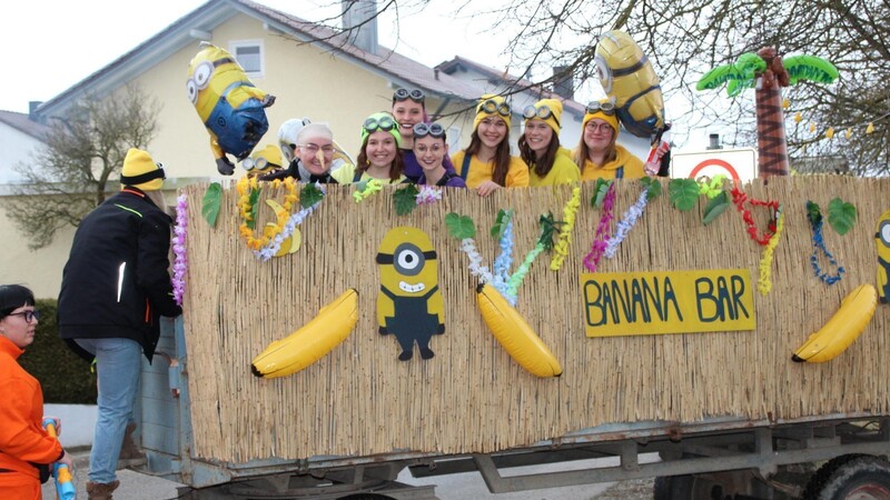 Die Jugendgruppe hatte eine fahrbare Bananabar dabei.