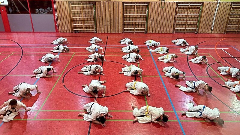 Gleich am ersten Tag absolvierten die Karatekas unter der Leitung von Sensei Agata ein zweieinhalbstündiges Training.