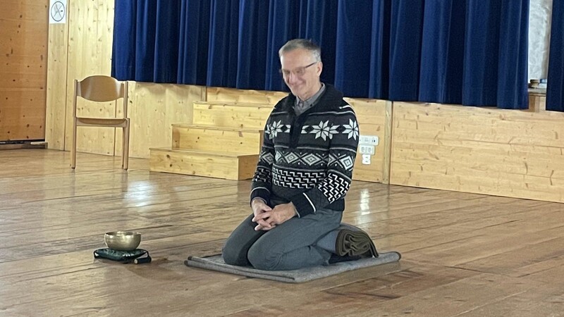 Pfarrer Werner Konrad lädt etwa alle 14 Tage zum Meditieren ein.