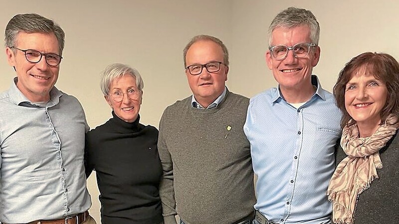 Die neue Vorstandschaft des Radclubs Vilsbiburg mit dem scheidenden Vorsitzenden: Franz Czink, Klara Bauer, Dr. Hans Bauer, Erich Winkler und Margot Schweiger.
