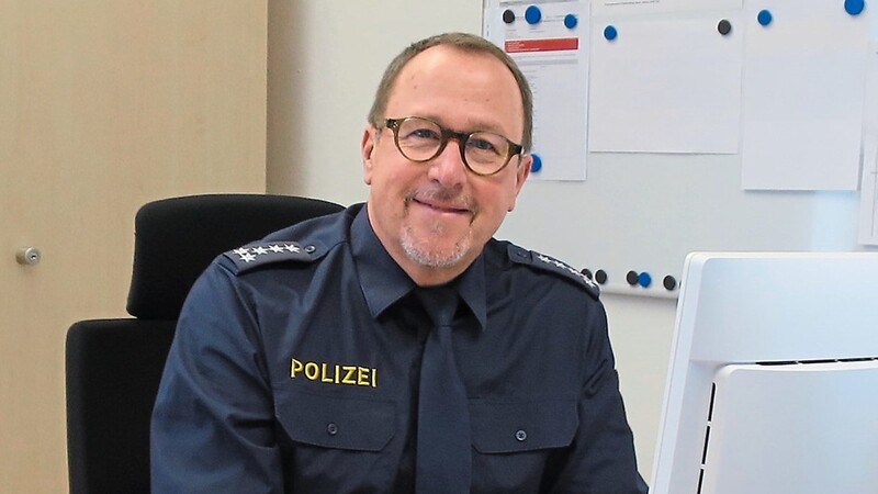 Am 29. Februar übergibt Erster Polizeihauptkommissar Thomas Rölz die Dienststelle Neutraubling offiziell an seinen Nachfolger.