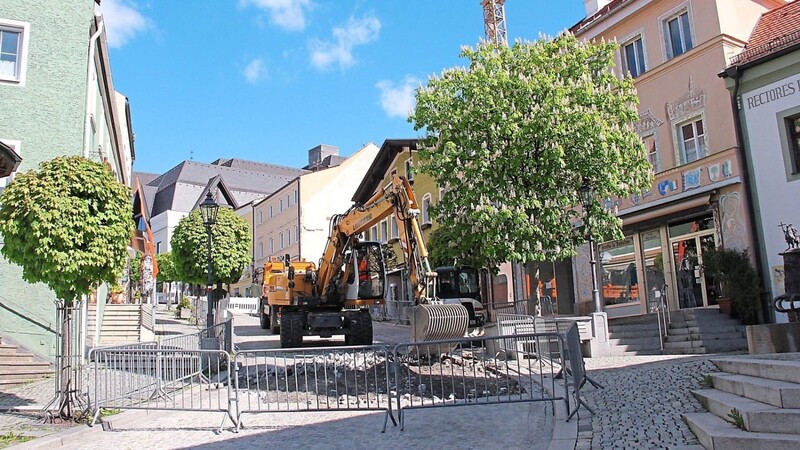 Unter Vollsperrung laufen die Bauarbeiten in der Marktstraße.