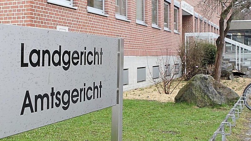 Vor dem Amtsgericht Landshut musste sich ein 29-Jähriger verantworten, der eine schlafende Frau vergewaltigt hatte.