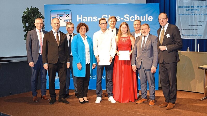 Ausgezeichnet: Den Staatspreis des Freistaates Bayern erhielten Sandra Bastin (Schott AG) und Lukas Ertl (BMW Group Dingolfing).