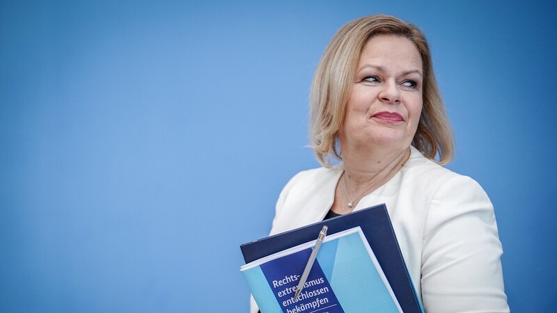 Bundesinnenministerin Nancy Faeser stellt am Dienstag ein Maßnahmenpaket gegen Rechtsextremismus vor.
