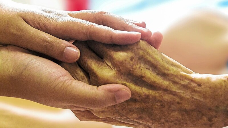 Starker Rückhalt: 5.500 Stunden Hospiz-, Trauer- und Angehörigenbegleitung haben die Ehrenamtlichen des Hospizvereins Landshut 2022 geleistet. Der Hospiz- und Palliativverband kümmert sich um die Rahmenbedingungen.