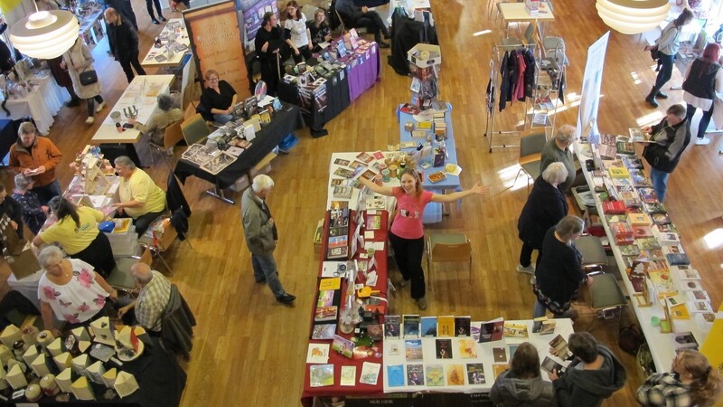 Viele Besucher kamen zur Buchmesse im vergangenen Jahr. Am 25. Februar findet im Postsaal in Bad Kötzting ein Kunsthandwerker-Markt statt, den ebenfalls Christina Schwarzfischer organisiert.
