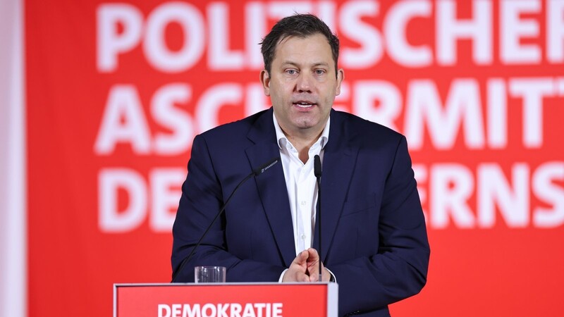 "Rechtsextreme zu wählen, ist niemals eine Lösung eines demokratischen Problems", sagt SPD-Chef Lars Klingbeil.