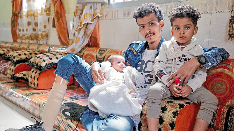 Abdullah ist stolzer Vater, doch die Familie zu ernähren ist eine gewaltige Herausforderung.  Foto: Till Mayer