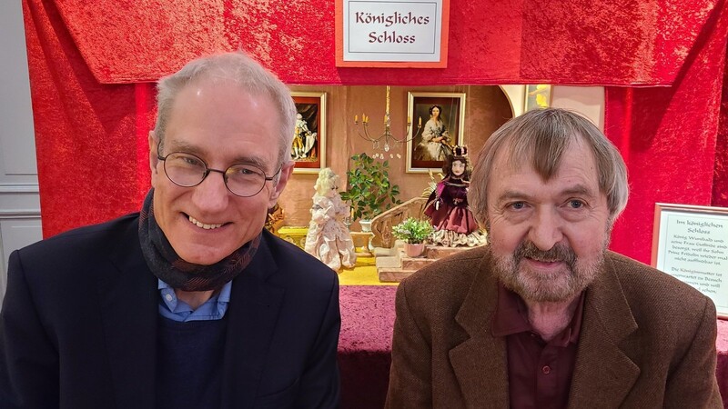 Der Direktor des Stadtmuseums Dr. Andreas Kühne und der Kurator der Marionetten-Ausstellung Bruno Stahl.