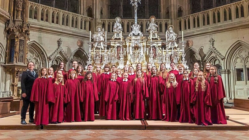 Zur 50-Jahr-Feier der Katholischen Erwachsenenbildung Straubing-Bogen kommt der Mädchenchor der Regensburger Domspatzen am Samstag, 4. Mai, um 19 Uhr zu einem Konzert in die Basilika St. Jakob.