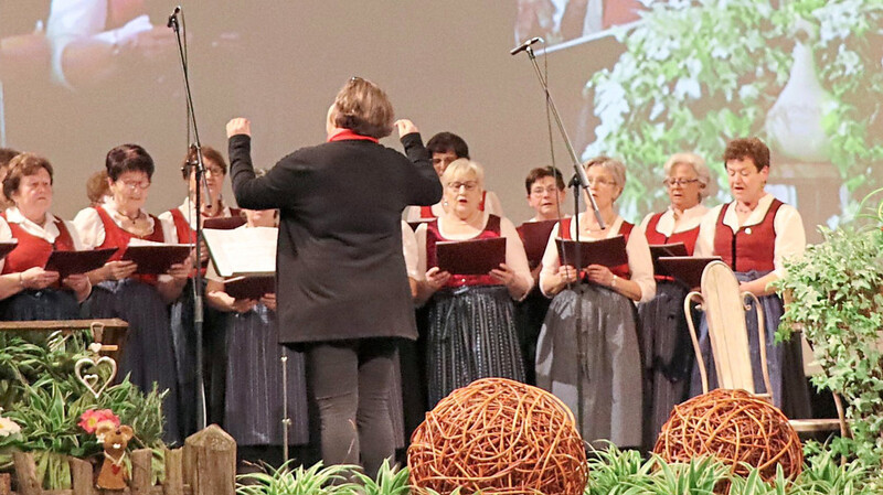 Der Landfrauenchor untermalte die Veranstaltung musikalisch und erhielt dafür viel Applaus.