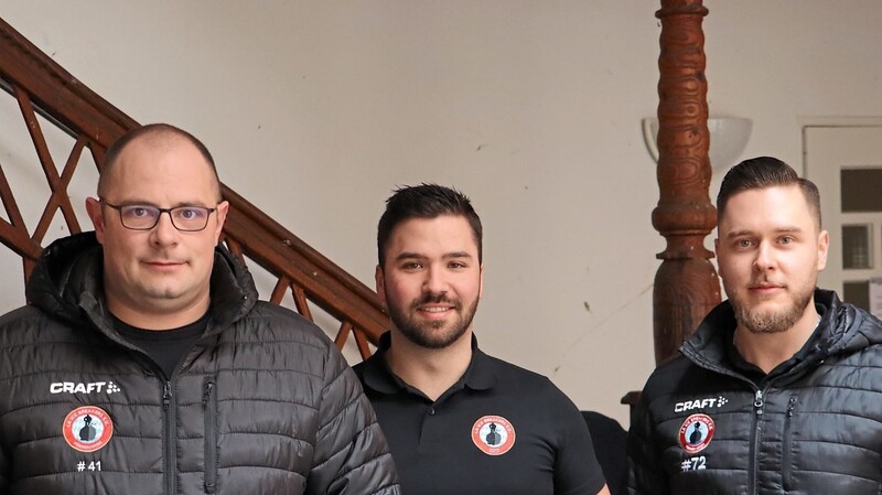 (von links) Icebreakers-Vorsitzender Thomas Schwalber fiebert mit seinen Mitstreitern Markus Hohenester und Tobias Sinzger schon dem Benefizspiel am kommenden Samstag entgegen.