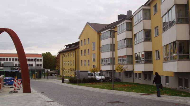 Das Dingolfinger Bürgerheim liegt mitten in der Stadt, an der Rathaus-Kreuzung.