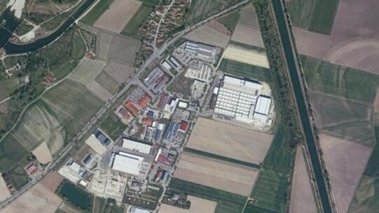 Im Gewerbegebiet Degernpoint möchte die Jungheinrich AG ihren bestehenden Standort (rechts im Bild) nach Norden hin erweitern.