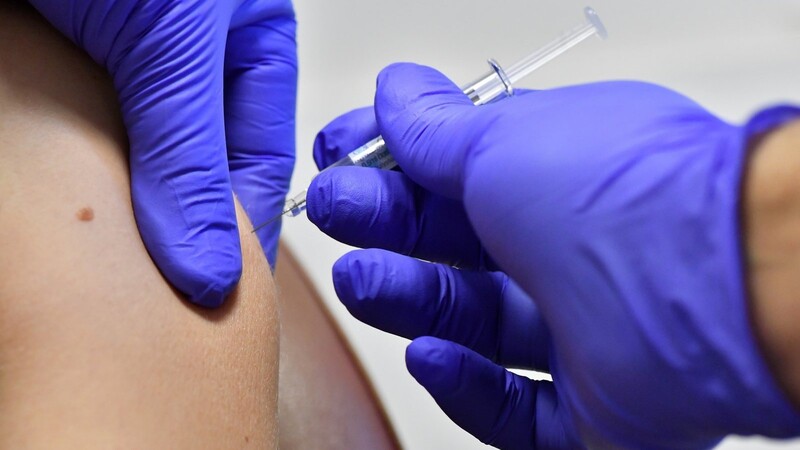 Nicht alle Patienten, die sich gegen Grippe impfen lassen wollten, konnten das in der vergangenen Grippesaison machen. Dieses Jahr wurden deutlich mehr Impfdosen freigegeben.