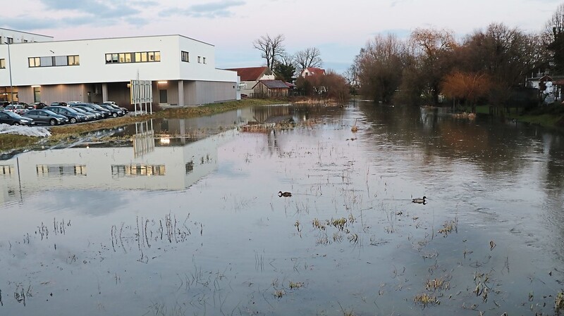 Hochwasser führen die Große Laber (Bild) oder auch der Allersdorfer Bach immer wieder. Jetzt hat der Bauausschuss den Auftrag für ein Schutzkonzept in Auftrag gegeben.