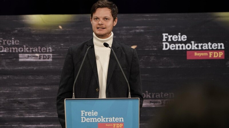 Die Ukrainer verteidigten "die Freiheit gegen die Tyrannei in Europa", sagt Phil Hackemann, der Spitzenkandidat der bayerischen FDP für die Europawahl.