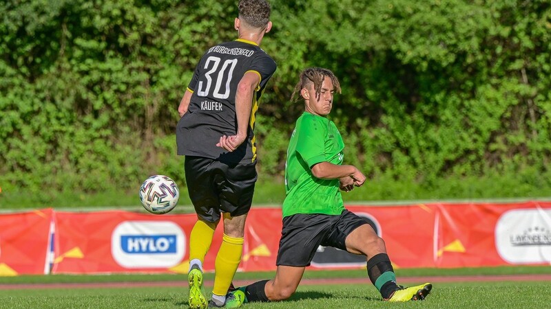Der 18-jährige Luca Canales Uhrmann (in grün) wird in der kommenden Saison für den FC Sturm Hauzenberg auflaufen.