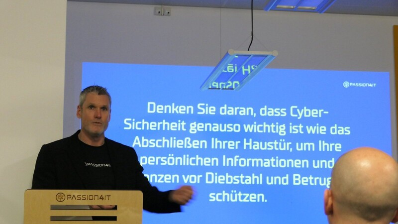 Florian Laumer gibt wertvolle Tipps, wie man sich leicht schützen kann. Denn: "Cybersicherheit ist genauso wichtig wie das Abschließen Ihrer Haustür."