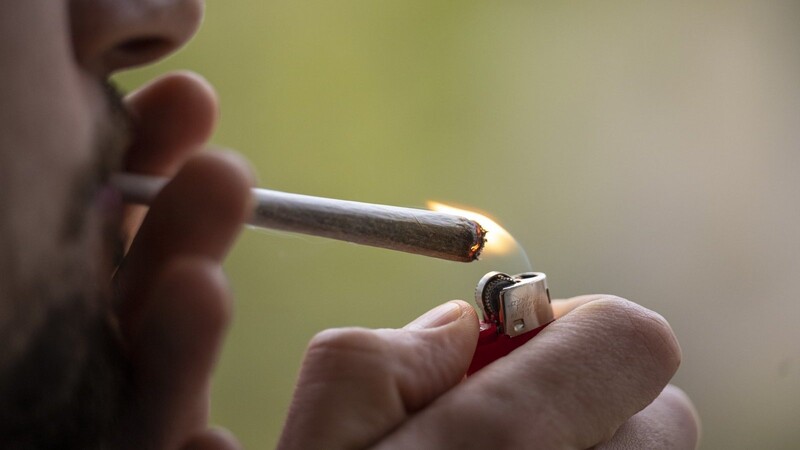 Marihuana und Haschisch sollen für Volljährige legal werden - unter Bedingungen.