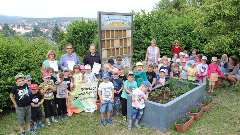 Die Kinder zeigten sich begeistert von der Umweltstunde, die Arthur Köhler über die Bienen hielt